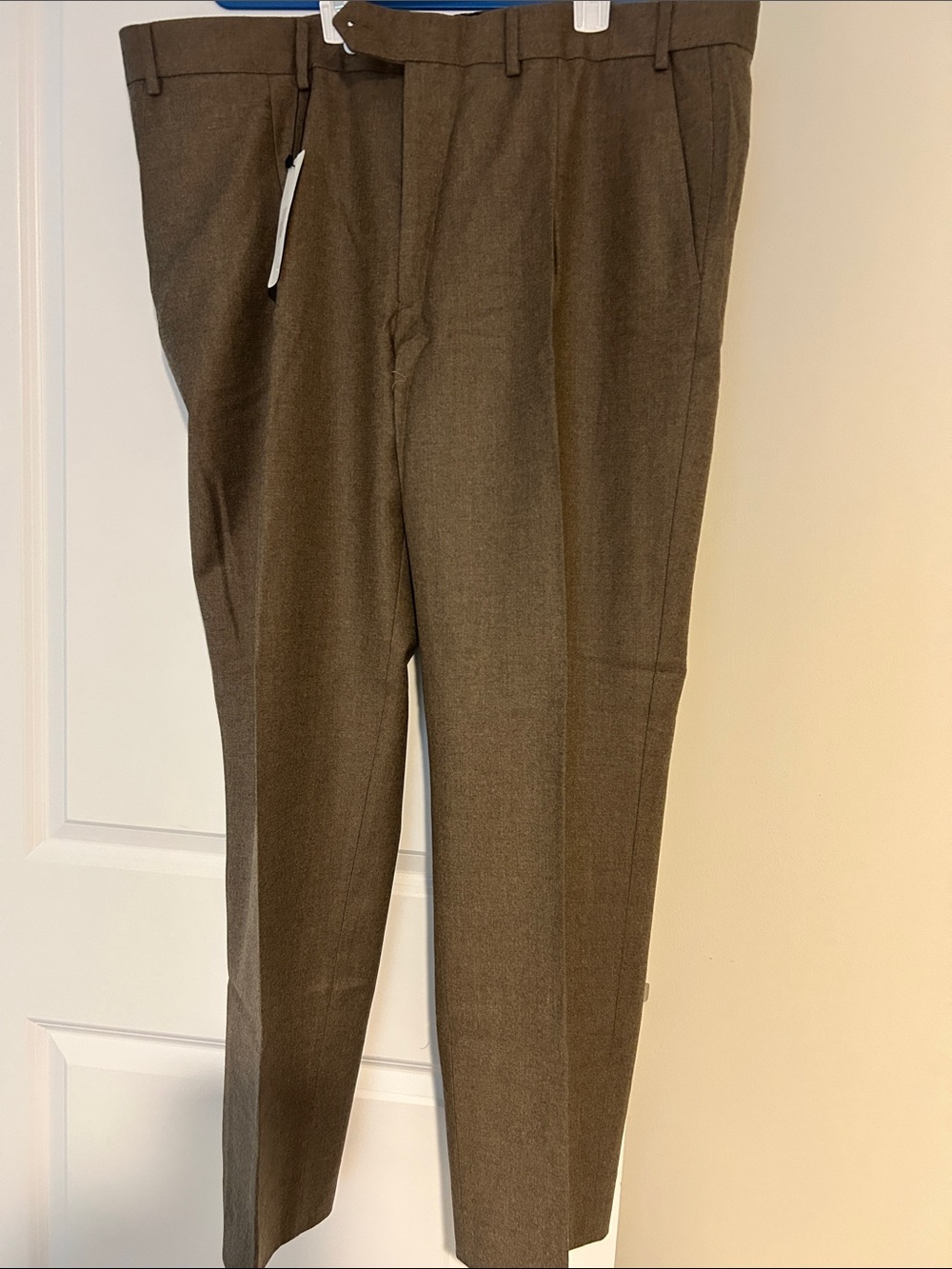 Men's Tailored Brown Dress Pants - Modern Fit wool, made in Italy.